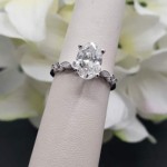 Oval Engagement ring3 e1573525944835