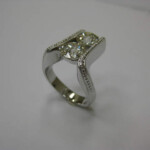 Round Diamnd Bar Ring